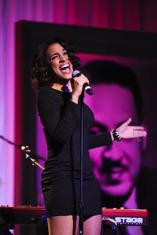 Laura IziborBest International Act: UK - Truth be told, the Dublin-born songstress is already doing big things in U.S. Her sophisticated soul music is critically acclaimed, and she's also embarked on an acting career with a role on the TV series&nbsp;One Tree Hill.Photo: Rob Loud/PictureGroup