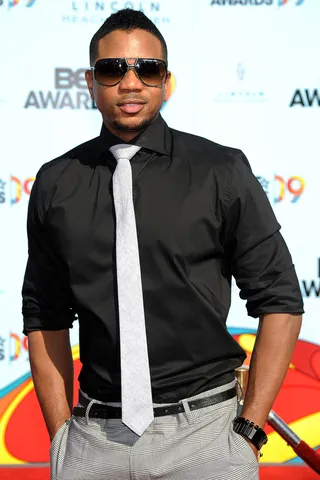 Man in Black - Hosea Chanchez looked oh-so-cool when he wore a black button-down tie and shades in 2009. (Photo: Frazer Harrison/Getty Images)