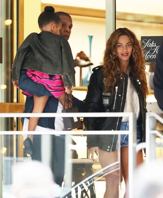 The Carters Take Beverly Hills&nbsp; - Jay Z and Beyoncé&nbsp;were spotted with Blue Ivy&nbsp;shopping at Saks Fifth Avenue in Beverly Hills. How adorable is little Blue? (Photo: FameFlynet, Inc)