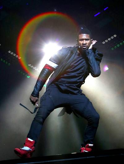 Moves Like...Michael - Usher performs live in concert at the Wells Fargo Center in Philadelphia.(Photo: Bill McCay/WireImage)