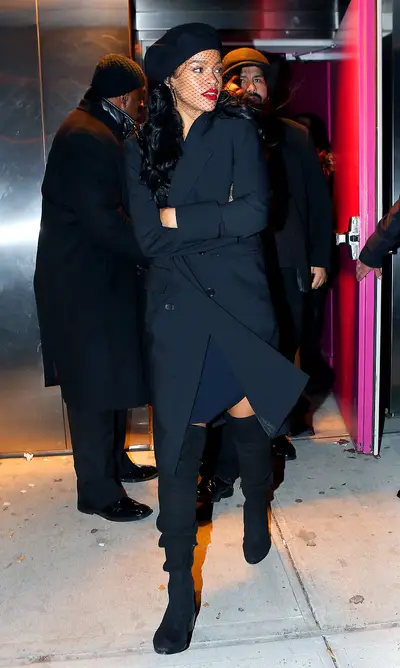 La Diva - Rihanna&nbsp;leaves Melrose Ballroom in Queens after spending the night partying with Twilight star Robert Pattinson and his girlfriend, British singer FKA Twigs.(Photo: Splash News)