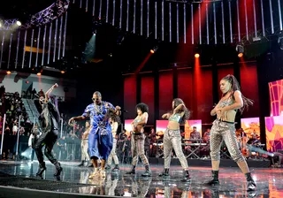 NY's Finest Got You Feelin' So Good  - Singer Justine Skye and Mase hit the stage to honor legends Kool &amp; the Gang with Ma$e's &quot;Feel So Good.&quot; (Photo: Earl Gibson/BET/Getty Images for BET)