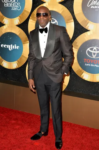 Joe  - Singer Joe looks suave on the red carpet. (Photo: Earl Gibson/BET/Getty Images for BET)