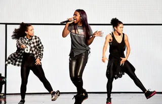 Justine Skye - Newcomer Justine Skye gets it right with her dancers.(Photo: Ethan Miller/Getty Images for BET)
