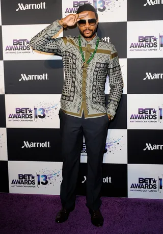 Hosea Chanchez - The Game star Hosea Chanchez saluted photogs on the BET Awards Post Reception purple carpet.