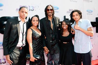 Gang's All Here - Snoop Dogg arrives with his family in all black at the 2013 BET Awards.  (Photo: Kevin Mazur/BET/Getty Images for BET)