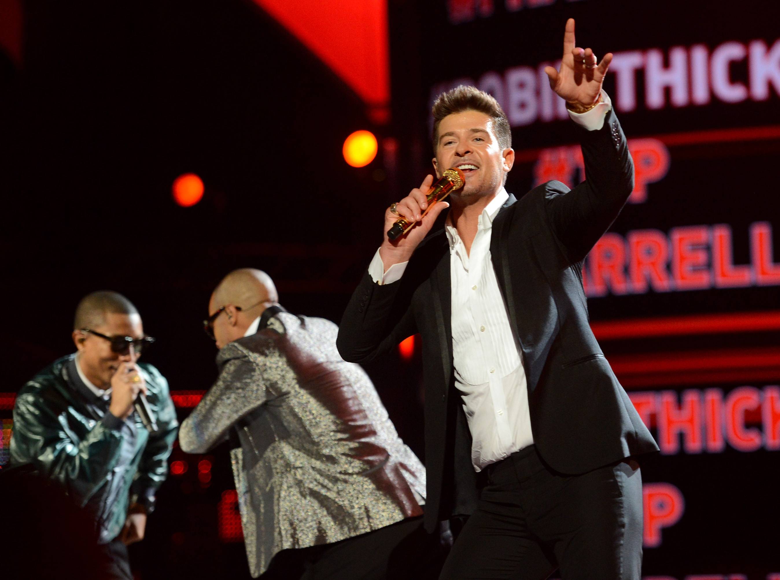 BET Awards 2013 Performance, Robin Thicke Performs "Blurred Lines"