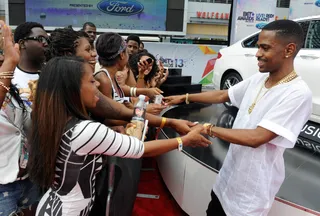 Reach on Out  - Rapper Big Sean chills out with his loyal fans for a minute!  (Photo: John Ricard/Getty Images for BET)