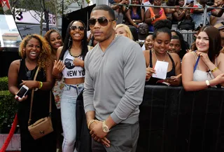 So Cool  - The one and only Nelly stopped to pose for a picture with fans before hitting the red carpet!  (Photo: John Ricard/Getty Images for BET)