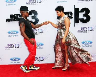 Sexy Love - Ne-Yo and his protege RaVaughn turn the red carpet into a dance floor.  (Photo: Frederick M. Brown/Getty Images for BET)