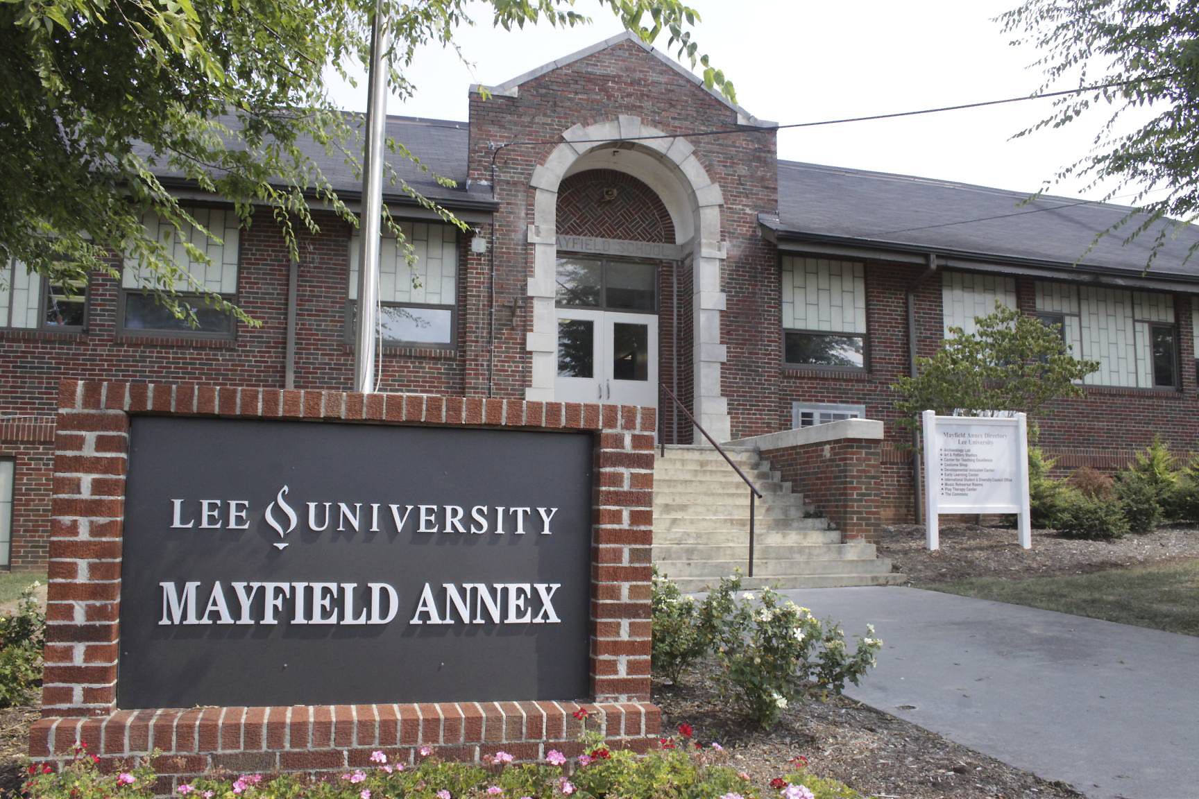 Lee University Students Dress in Blackface - Two white students at Lee University painted their faces and bodies black and wore tee shirts with the words 