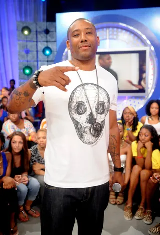 Camera Ready - Maino keeps it simple with jeans and a printed tee. (Photo: Brad Barket/PictureGroup)