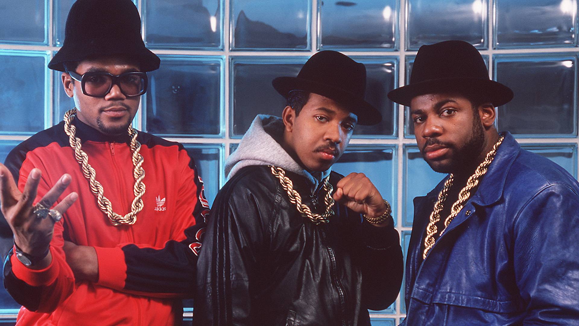 D m c. РАН ди эм си. Американская рэп группа 90-х шерифы. Run DMC 1984 back. Run DMC В зелёном.