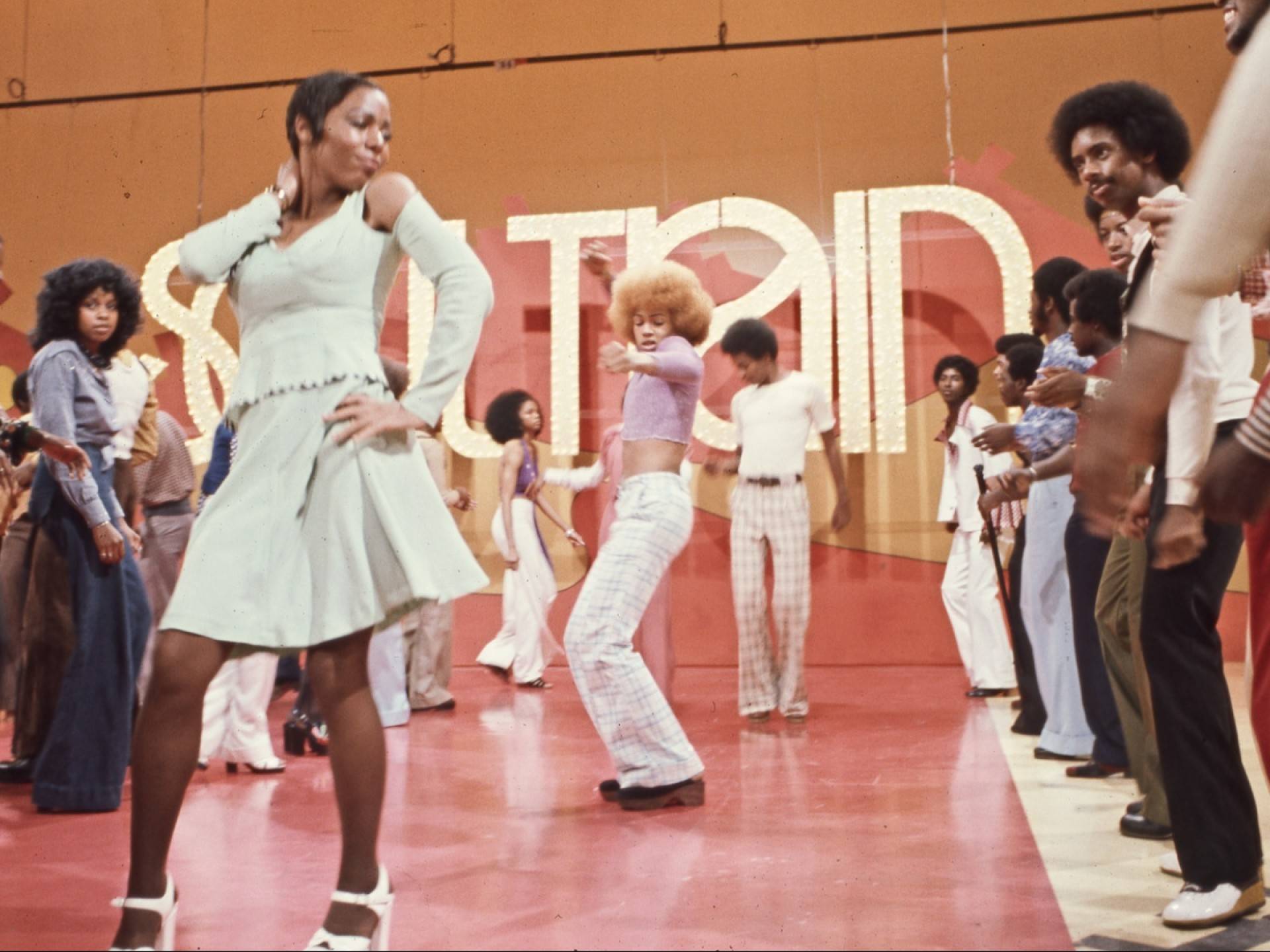 All Aboard! Celebs Share Their Favorite Soul Train Memory - (Video Clip ...