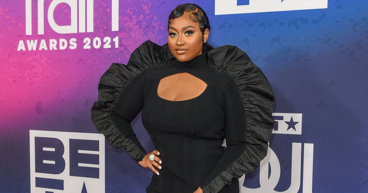 Jazmine Sullivan Receives A Heartfelt Letter From Her BAE Leading Up To