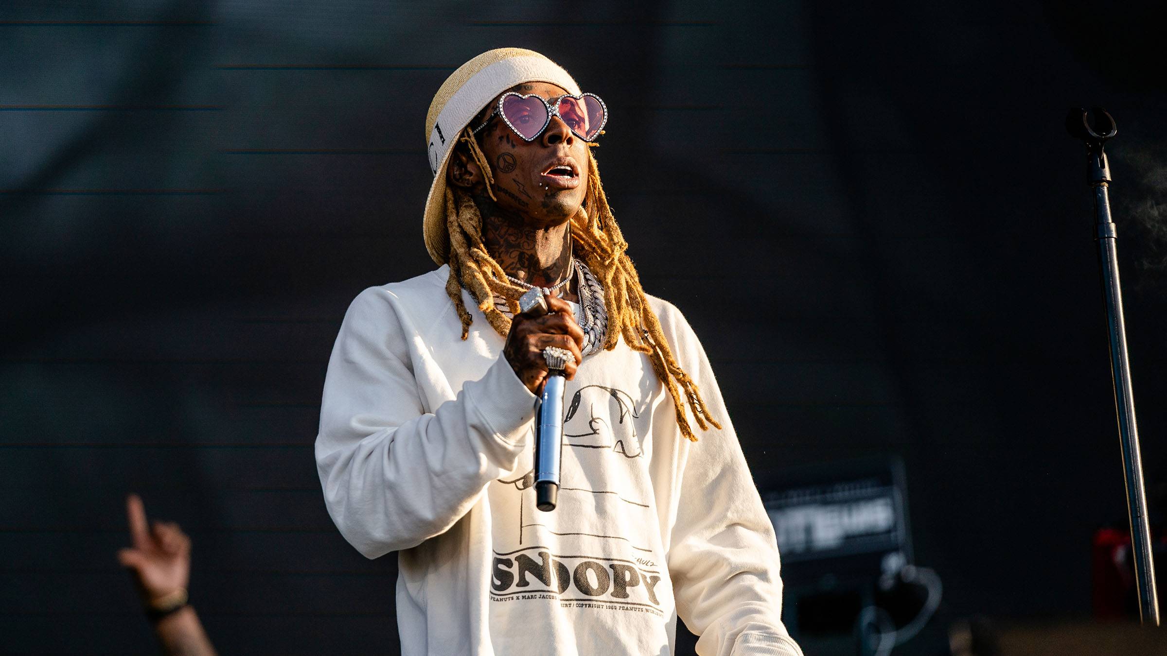 Lil Wayne Mourns 'Uncle Bob,' Former Cop Who Saved Rapper's Life