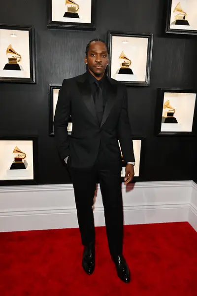 020423-style-65th-annual-grammy-awards-best-dressed-stars-on-the-red-carpet10.jpg