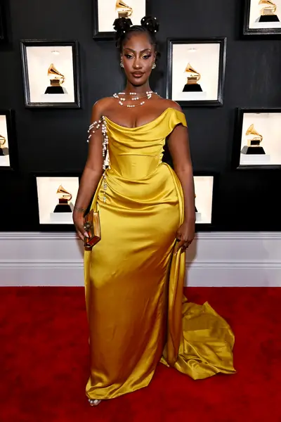 020423-style-65th-annual-grammy-awards-best-dressed-stars-on-the-red-carpet8.jpg