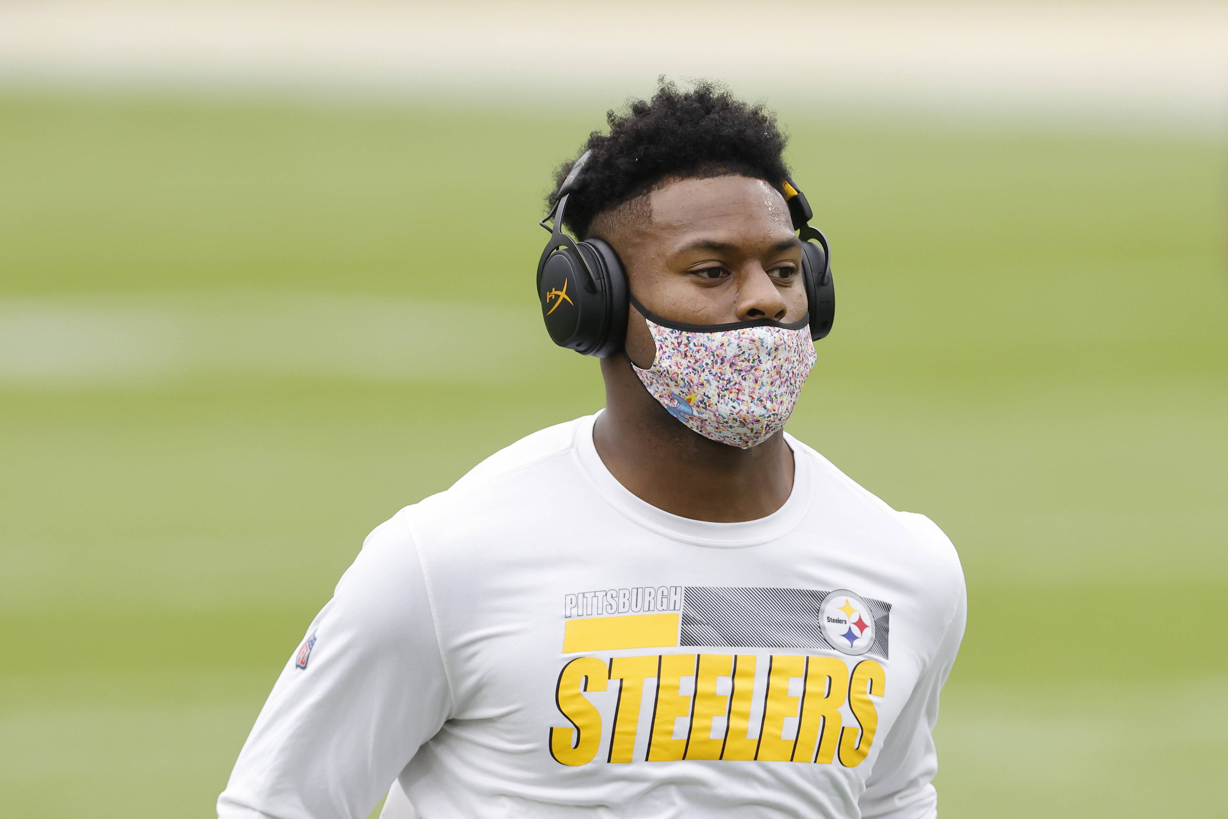 Pittsburgh Steelers Players Sing Happy Birthday To JuJu Smith