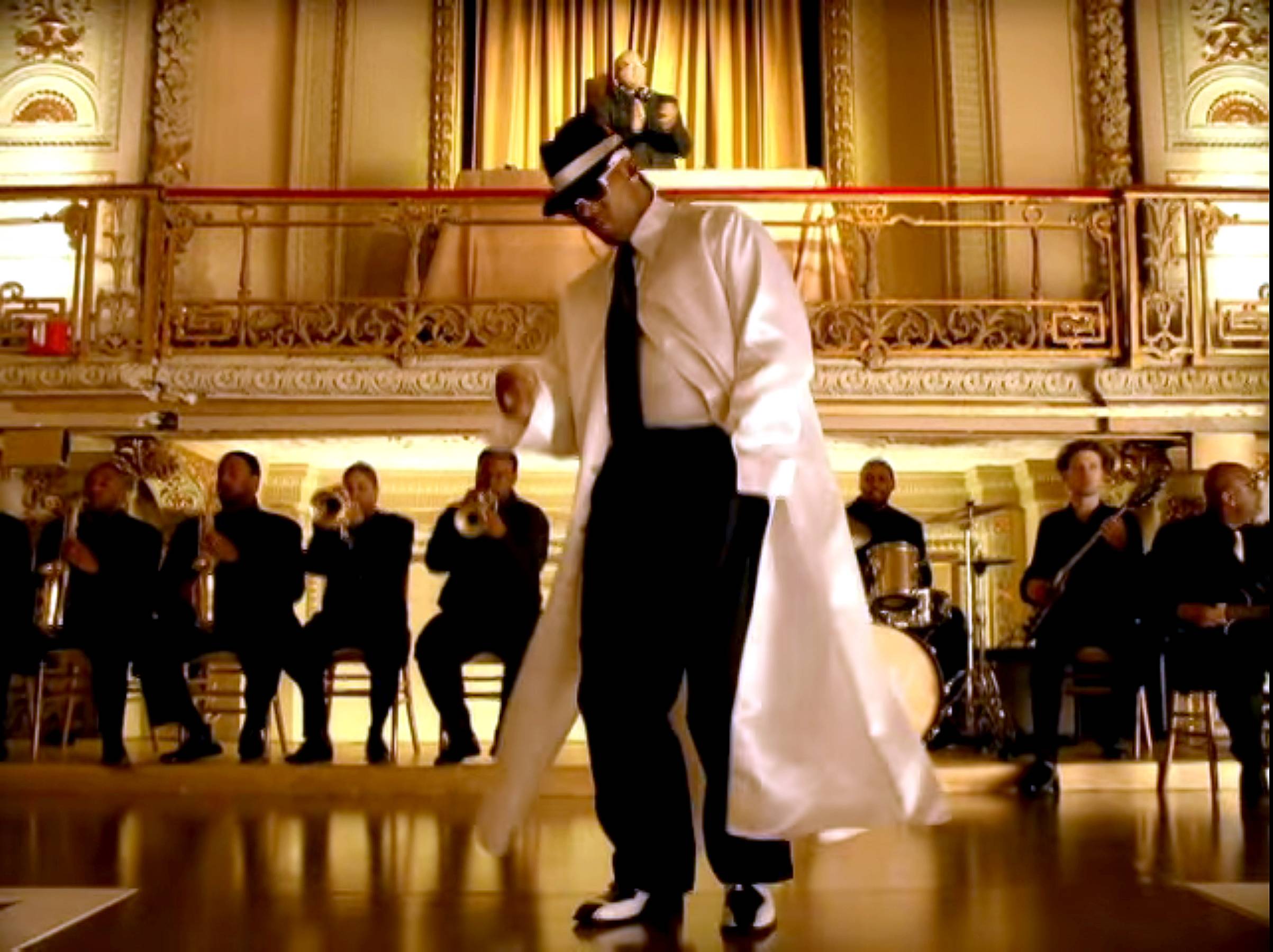 'Hotel' Cassidy, Featuring Image 4 from 12 of R. Kelly's Catchiest