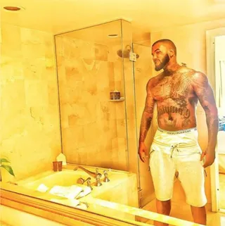 Location Is Everything - Jayceon knows that the best mirror is the bathroom mirror.(Photo: Game via Instagram)