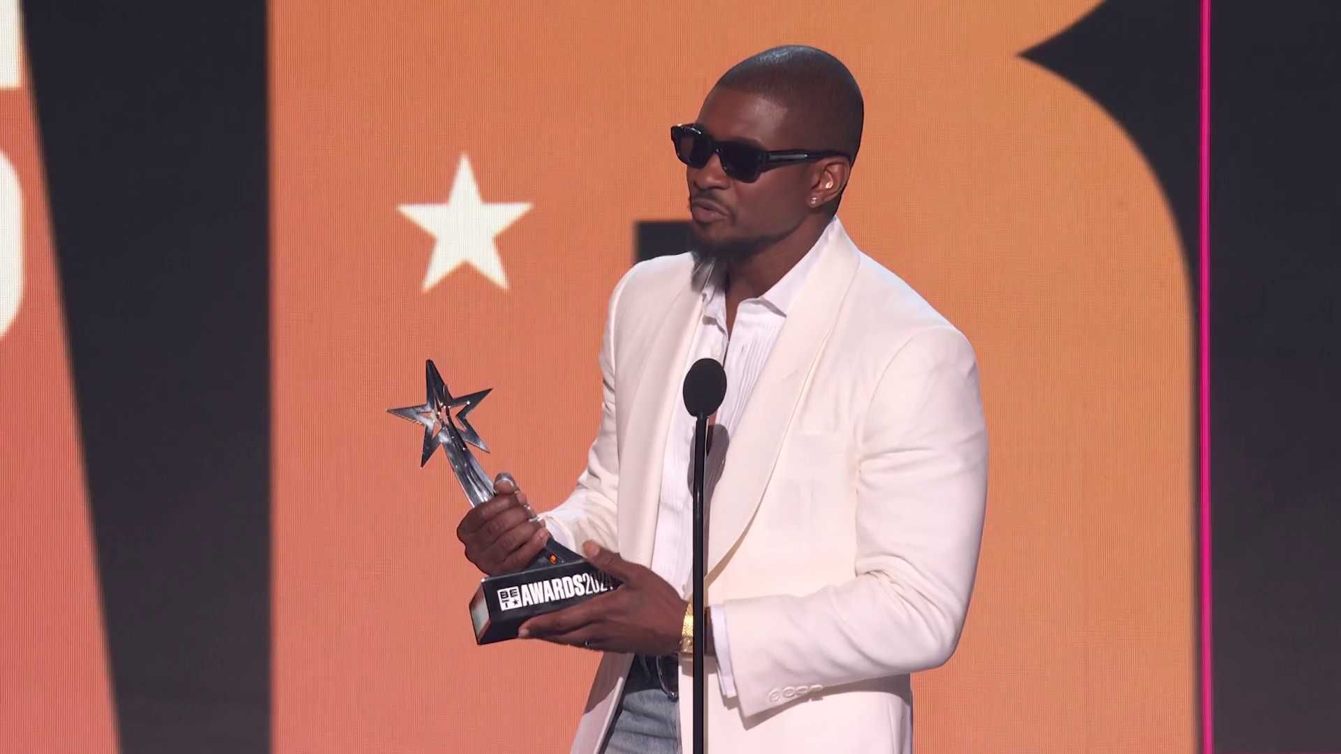 Usher Wins Best Male R&B/Pop Artist BET Awards 2025 (Video Clip