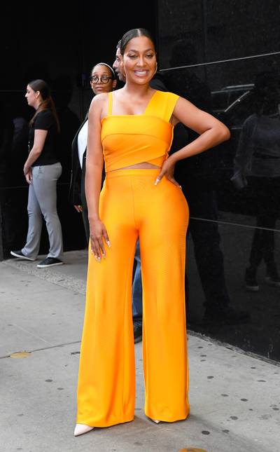 Press, Press, Press, Press!&nbsp; - La La is look sleek in her summer chic, vibrant flare pants from House of CB ($120) for the premiere of 'Power'. (Photo: Raymond Hall/GC Images)