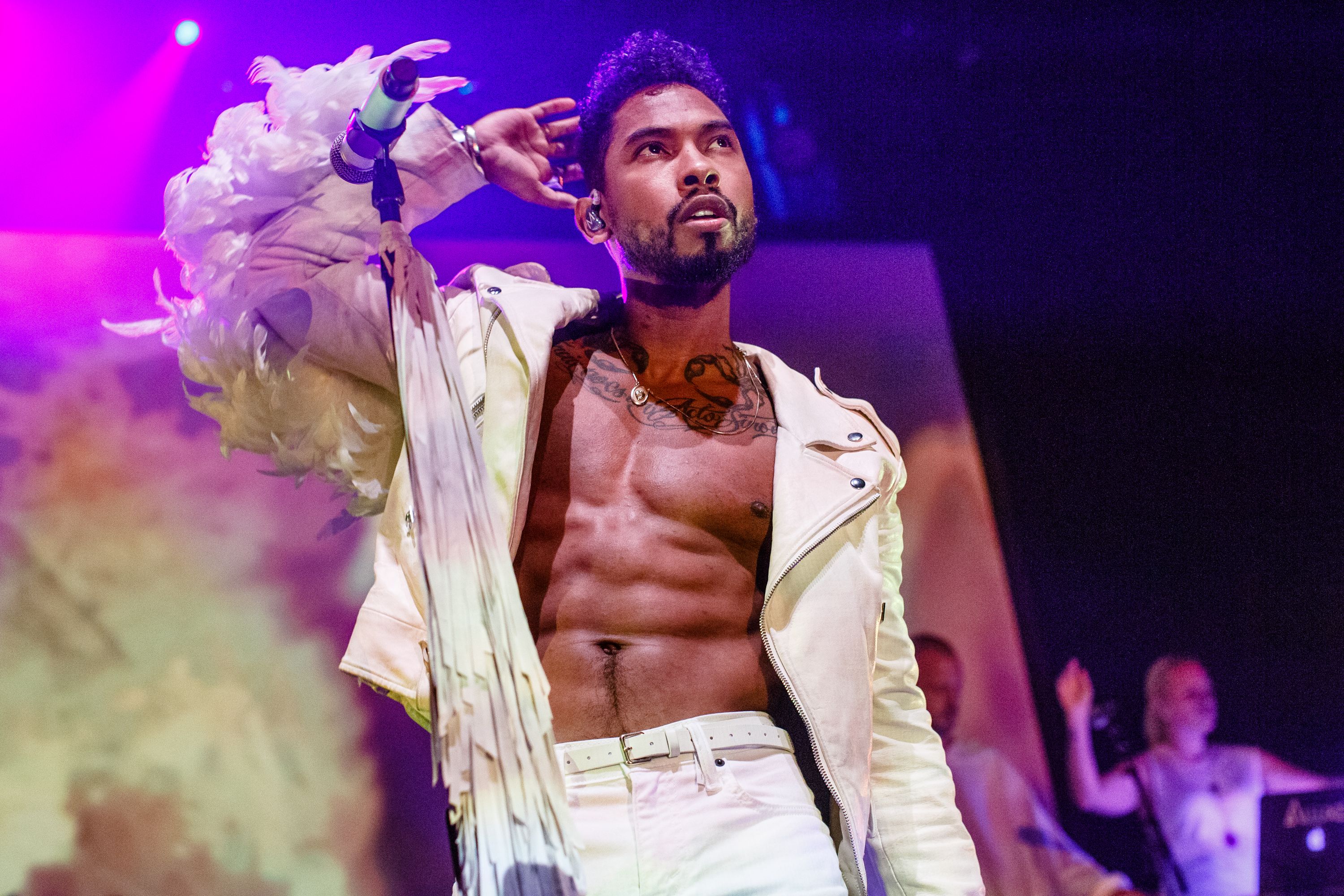 Miguel Performs With Hooks in His Back During Album Preview - Vimarsana News