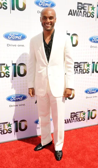 Kenny Lattimore - Kenny Lattimore made his red carpet appearance in a white suit with a black button-down shirt.(Photo: Frank Micelotta/PictureGroup)