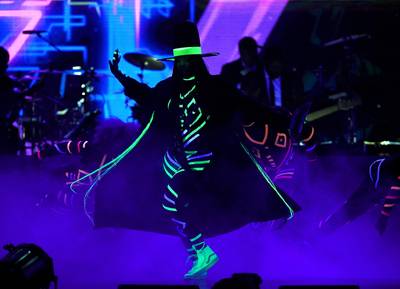 Erykah Badu Opens Up the Portal To a Soul Train Wonderland at the 2016 Soul Train Awards