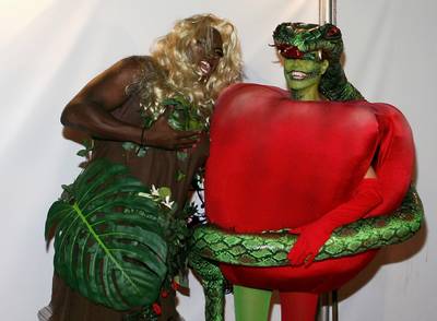 Seal and Heidi Klum as Eve and Apple/Serpent - Singer Seal and model wife Heidi Klum arrive at Heidi Klum's 7th Annual Halloween Party at Privilege in 2006 in Los Angeles, California.&nbsp; (Photo: Michael Buckner/Getty Images)