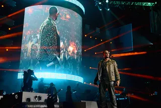 It's Kellz - R. Kelly&nbsp;performs onstage with&nbsp;New Edition and the Jacksons at the concert following the 2013 BET Awards at the Staples Center in Los Angeles.(Photo: Earl Gibson III/Getty Images for BET)