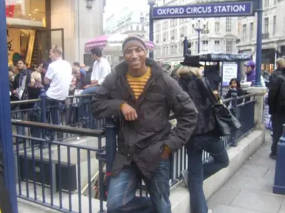 London - Dorion hangs out in Oxford Circus. Where are the clowns?