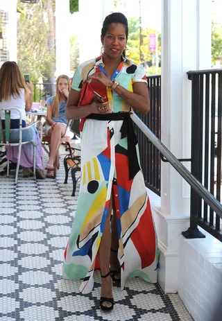 Beautiful Regina - Regina King wears a colorful short-sleeved print dress as she attends a Glamour Magazine event at Au Fudge.(Photo: For The Win, PacificCoastNews)