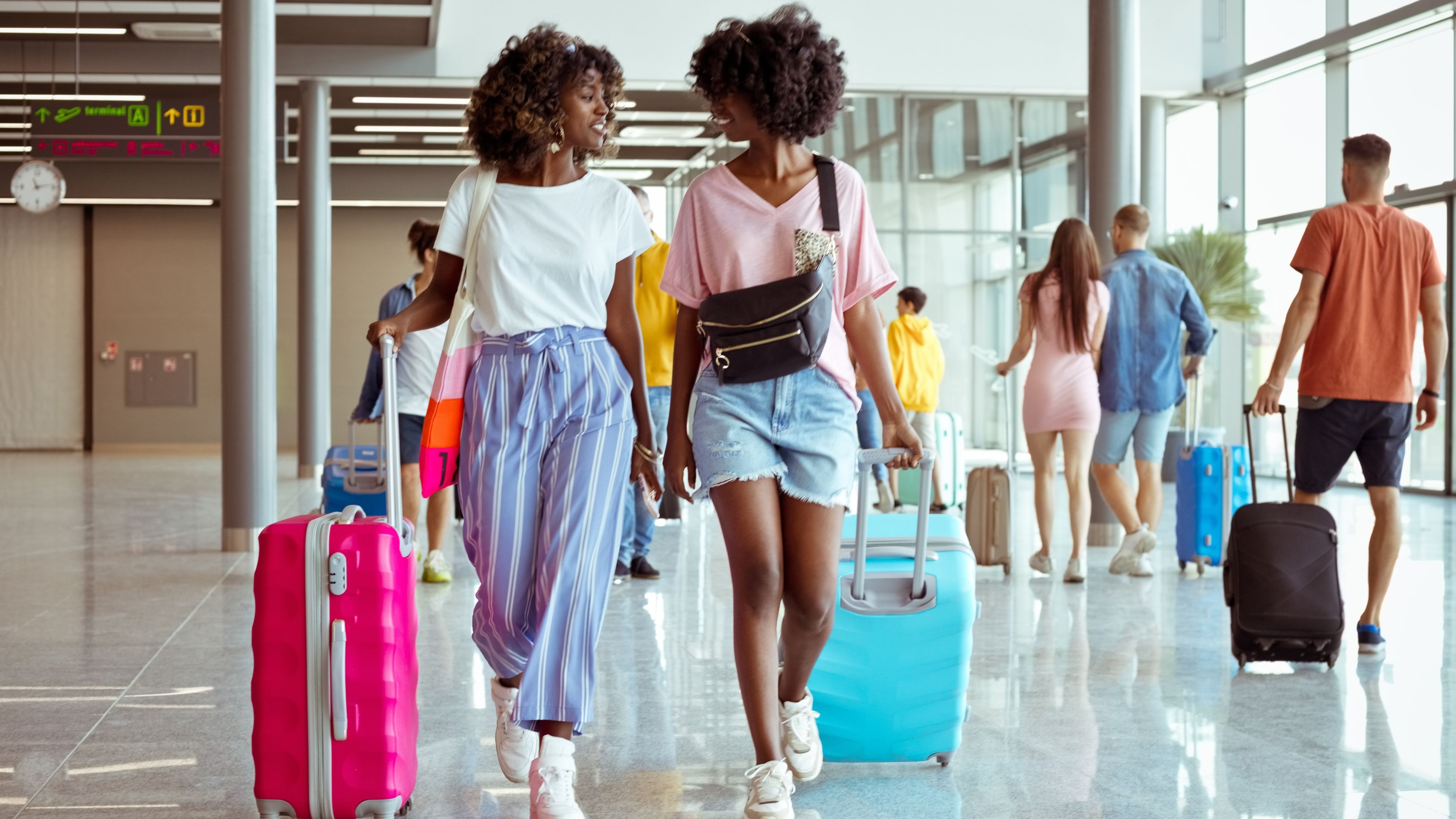 A Girl's Guide to Traveling: Essentials Yara Shahidi Packs In Her Travel Back Pack | News - Vimarsana News