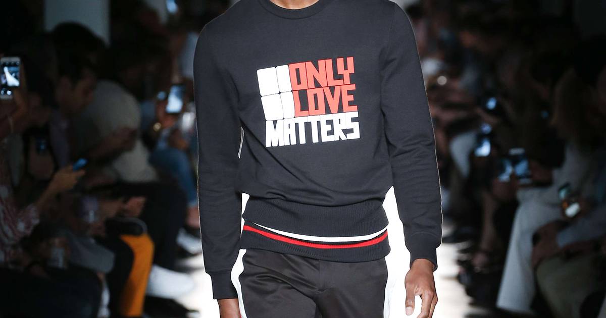 Louis Vuitton 2018 Peace and Love T-Shirt - Black T-Shirts