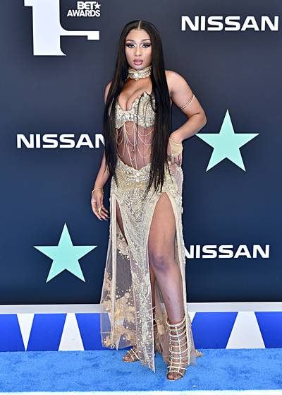 Aaliyah Vibes - Of course the Hottie had to shut down the 2019 BET Awards! She was serving serious Aaliyah vibes in this custom, metal and chain gold lewk by Laura DeWitt.&nbsp;(Photo: Aaron J. Thornton/Getty Images for BET)&nbsp;