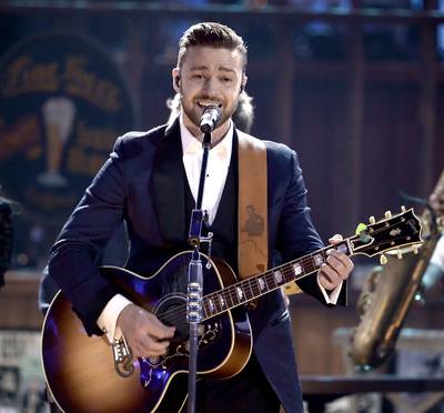 Justin Timberlake - When you are a Grammy Award-winning singer and songwriter, it’s only right that you perform at your own wedding.&nbsp;Justin Timberlake didn't call on another famous musician to express his love to his wife, Jessica Biel, at their 2012 nuptials. He performed a new song that he exclusively wrote for the actress.(Photo: Kevin Winter/Getty Images)