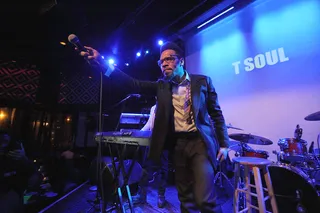 I Can't Hear You - TSoul takes a break to let the crowd sing the lyrics.&nbsp;(Photo: Brad Barket/BET/Getty Images for BET)