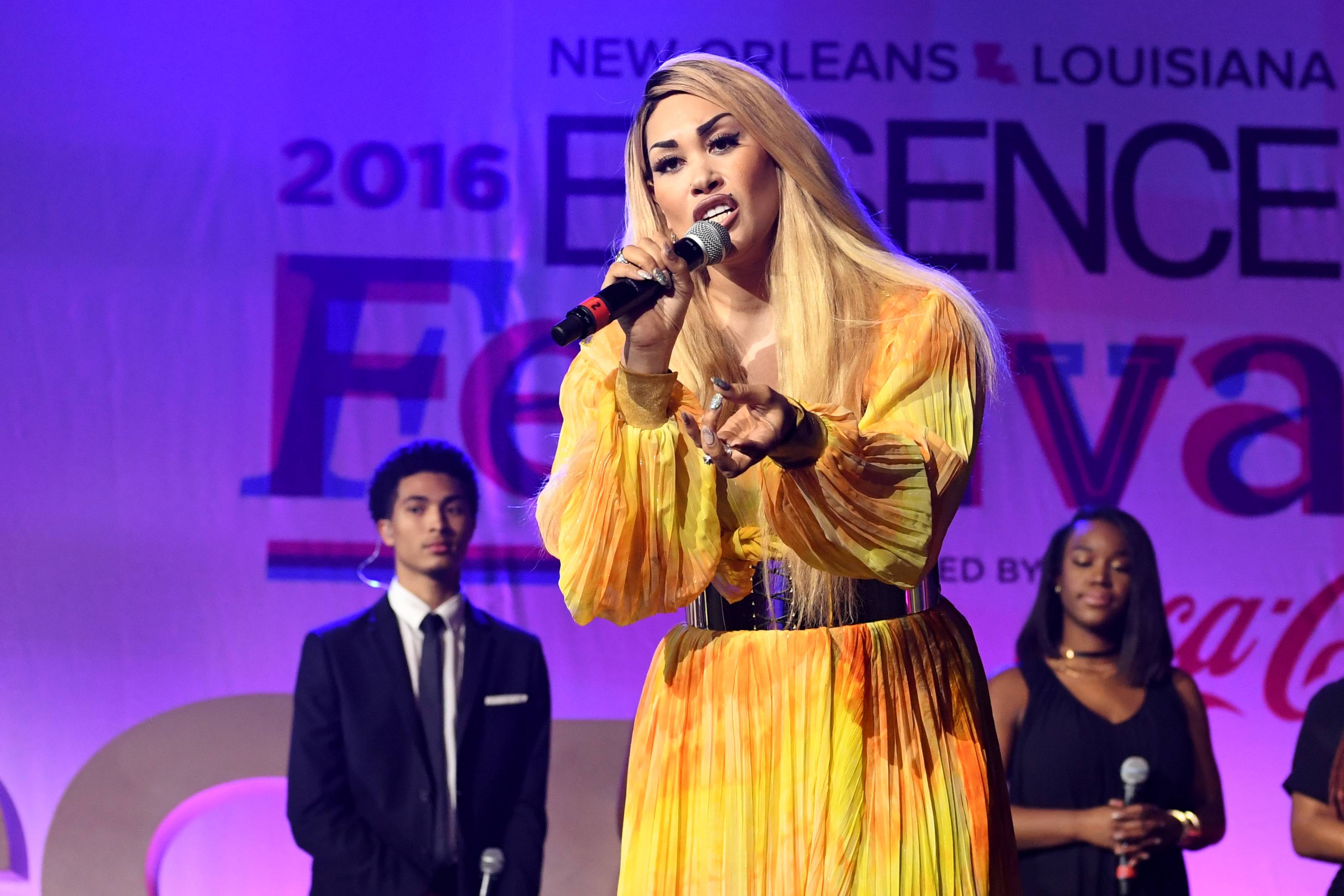 Keke Wyatt Shows Off Her New Blonde Hair - wide 7