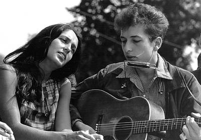 Songs for Peace - Folk singers Joan Baez and Bob Dylan perform during the March on Washington in 1963.(Photo: National Archive/Newsmakers/Getty Images)