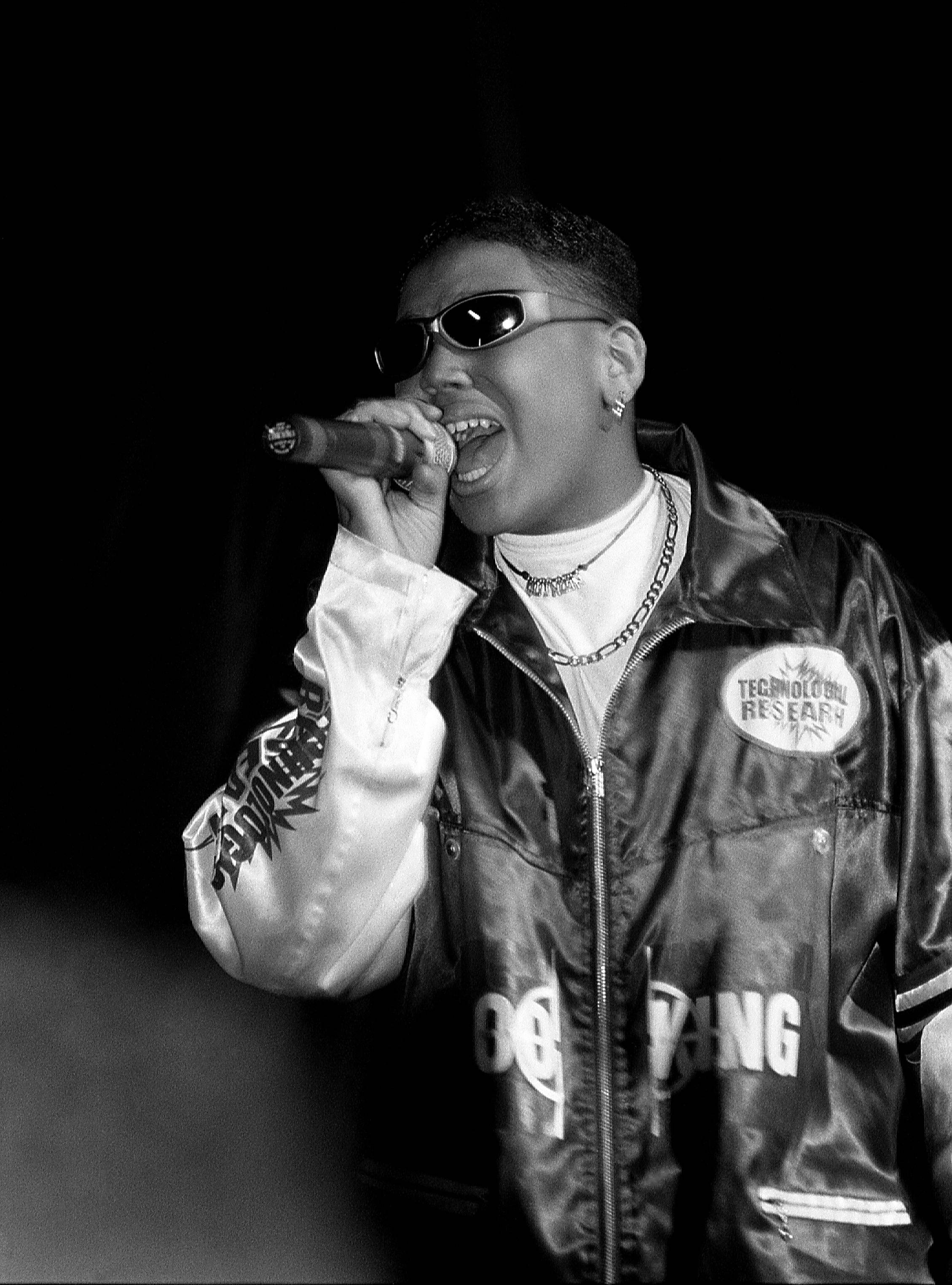 JOLIET, IL -  APRIL 1996:  Singer Quindon performs at the Rialto Square Theatre in Joliet, Illinois in April 1996.  (Photo By Raymond Boyd/Getty Images)