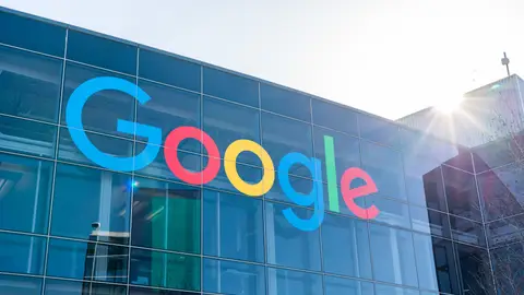 MOUNTAIN VIEW, UNITED STATES - 2020/02/23: American multinational technology company Google logo seen at Googleplex, the corporate headquarters complex of Google and its parent company Alphabet Inc. (Photo by Alex Tai/SOPA Images/LightRocket via Getty Images)