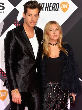 mgid:file:gsp:scenic:/international/mtvema/2015/images/galleries/MarkRonson_JosephineDeLaBaume-GettyImages-494233398-3x4.jpg