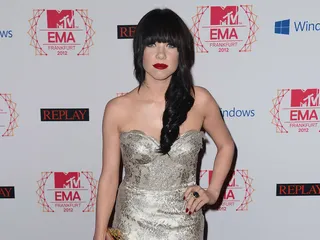 Carly Rae Jepson’s dramatic red lip goes beautifully with her elegant gown.
