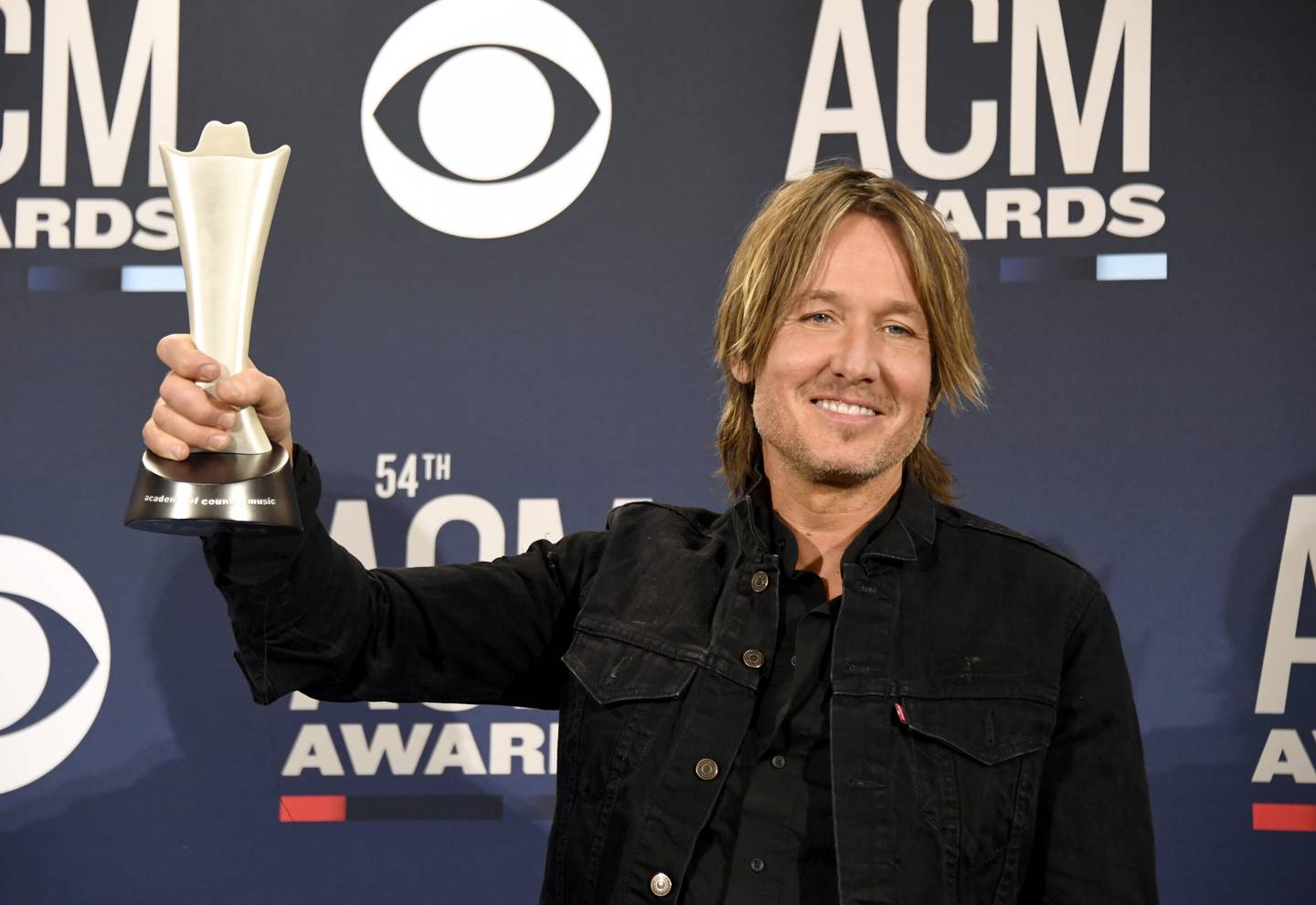 ACM Awards Backstage and Upfront with Keith Urban News CMT