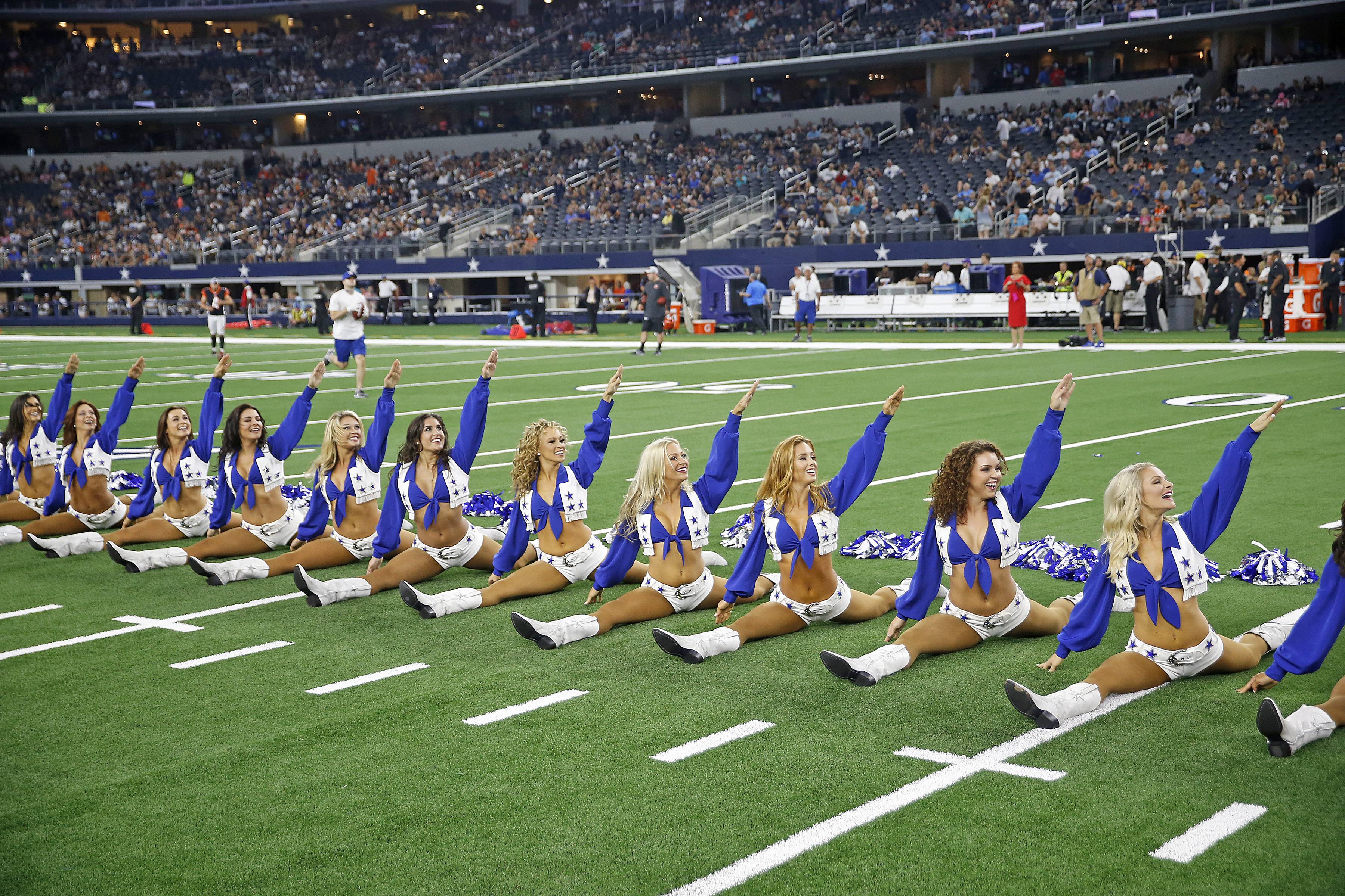 About Dallas Cowboys Cheerleaders: Making The Team on Paramount Plus