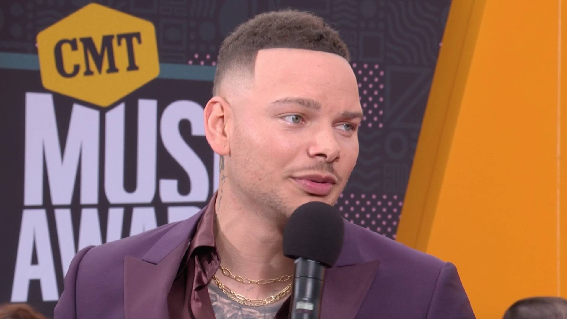 Kane Brown Discusses His Last-Minute Cohosting Gig - 2022 CMT Music ...