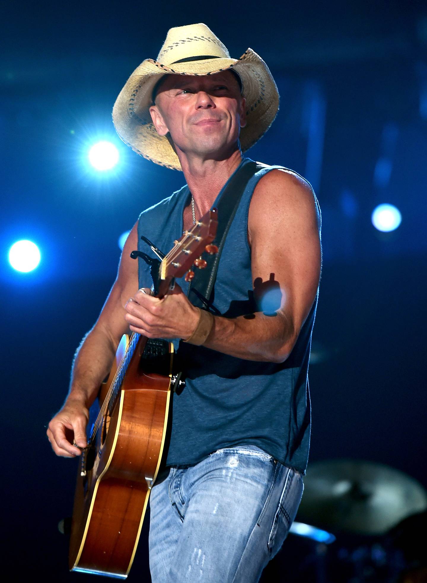 WATCH Kenny Chesney Joins Jimmy Buffett at Nashville Club Show News