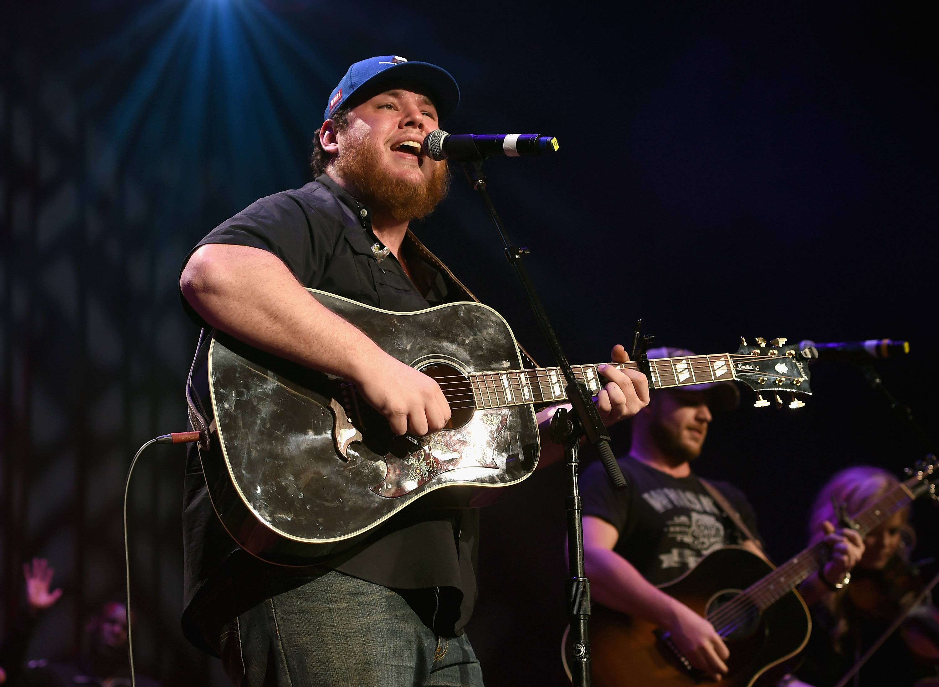 Luke Combs to bring 'World Tour' to North Carolina